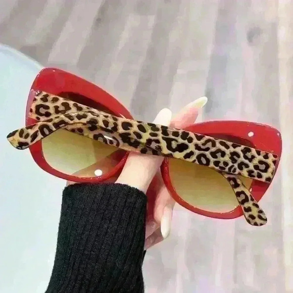 Safari Sunglasses Leopard - Picture 3 of 3